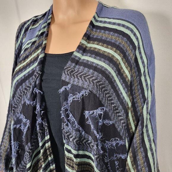 BCBG MaxAzaria Multi Media Blue Patterned Boho Fringed Shawl/Poncho Size OS - Picture 3 of 10